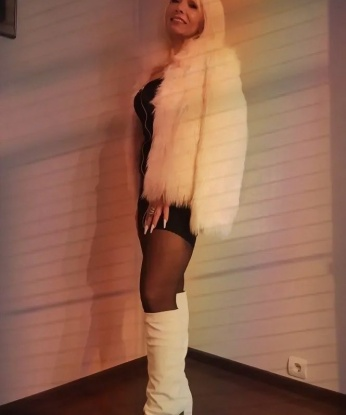 У меня есть все, чтобы доставить тебе незабываемое наслаждение 😏💋. В Москве я уже несколько лет и точно знаю как удовлетворить мужчину. Со мной ты сможешь расслабиться и испытать весь спектр наслаждений - классический секс, оральные ласки, анальный секс, эротический массаж и многое другое. Взгляни на мои фото и оцени мои изумительные формы. Мои клиенты всегда остаются довольными и возвращаются ко мне снова и снова. Жду тебя, чтобы сделать наши сексуальные фантазии реальностью. Только реальные эмоции, только удовольствие ❤️😉. 6245, 42 года